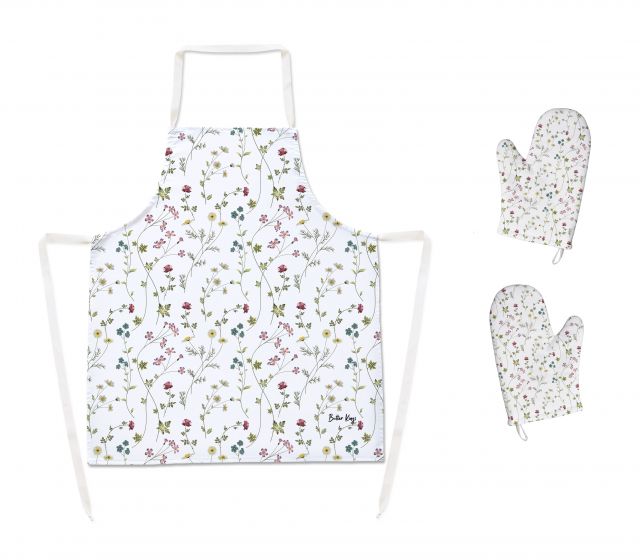 Set of aprons and oven gloves meadow vibes