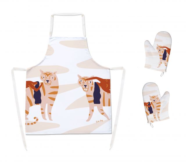 Set of aprons and oven gloves riding on the tiger