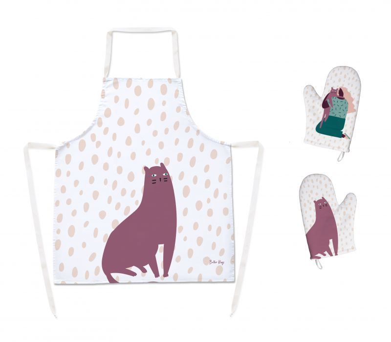 Set of aprons and oven gloves in love with cats