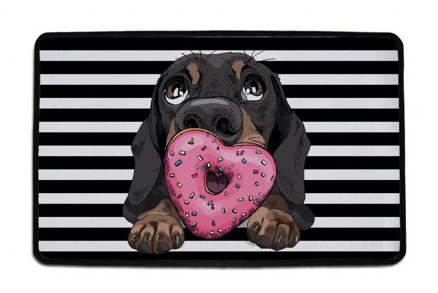 Doormat pup in love